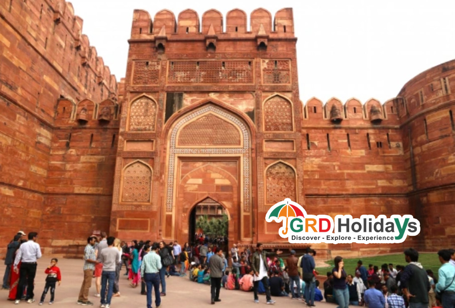 tourist at agra fort